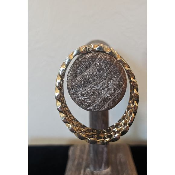 Gold Tone Double Curb Link Oval Hinge Close Clamper Bracelet - Picture 4 of 8